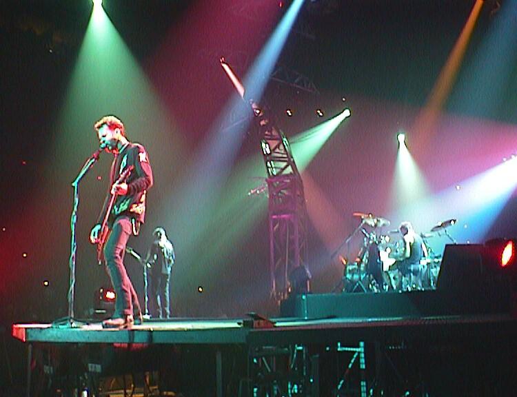 Photo gallery from the gig in Hartford, CT shot on April 4, 1997